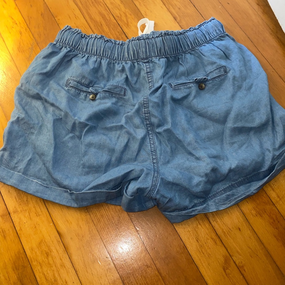 Shorts - Picture 2 of 3